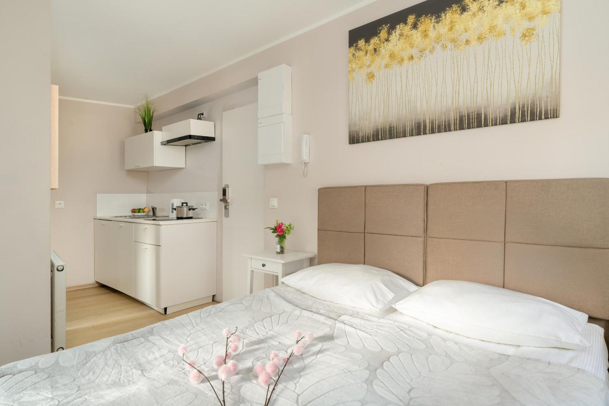 Stylowe I Eleganckie Studia Very Berry W Poznaniu By Noclegi Renters Eksteriør billede